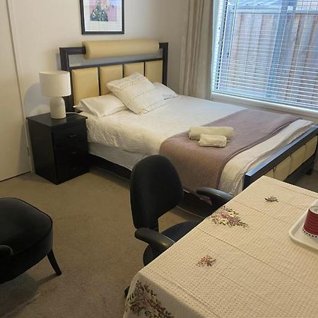 Melbourne Lakes Warm House ภายนอก รูปภาพ